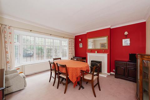 40 Dorking Road, Epsom, KT18 7NL