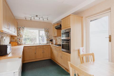 40 Dorking Road, Epsom, KT18 7NL