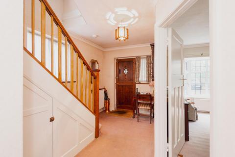 40 Dorking Road, Epsom, KT18 7NL