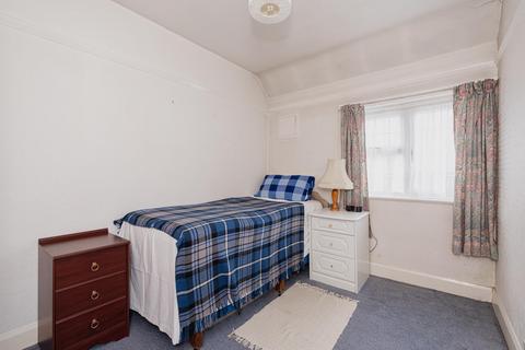 40 Dorking Road, Epsom, KT18 7NL