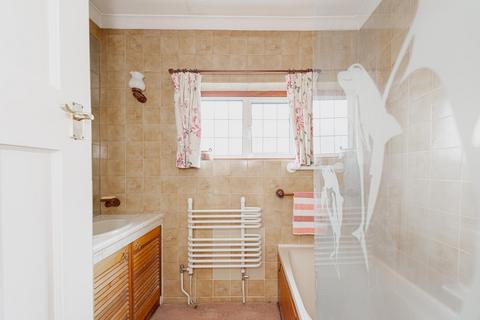 40 Dorking Road, Epsom, KT18 7NL