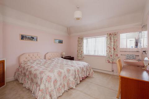 40 Dorking Road, Epsom, KT18 7NL