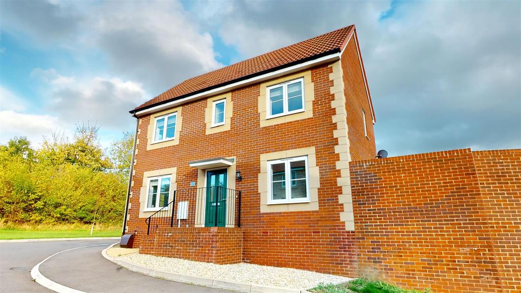 Voake Close, Midsomer Norton, Radstock 3 bed detached house £375,000