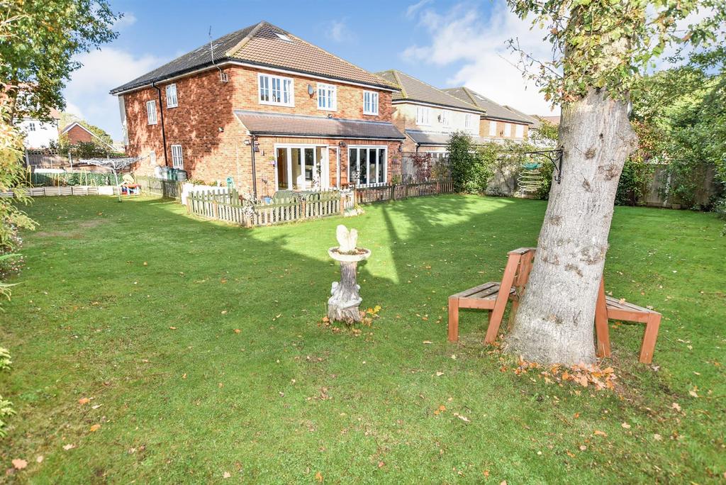 The Chase, Thundersley 6 bed detached house £950,000
