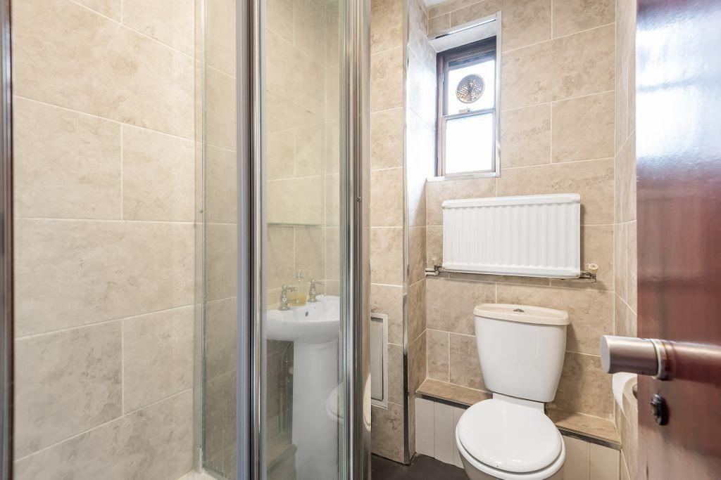 Ensuite to Bed 1