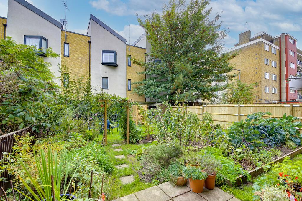 charlesworth-house-canary-wharf-e14-2-bed-flat-375-000