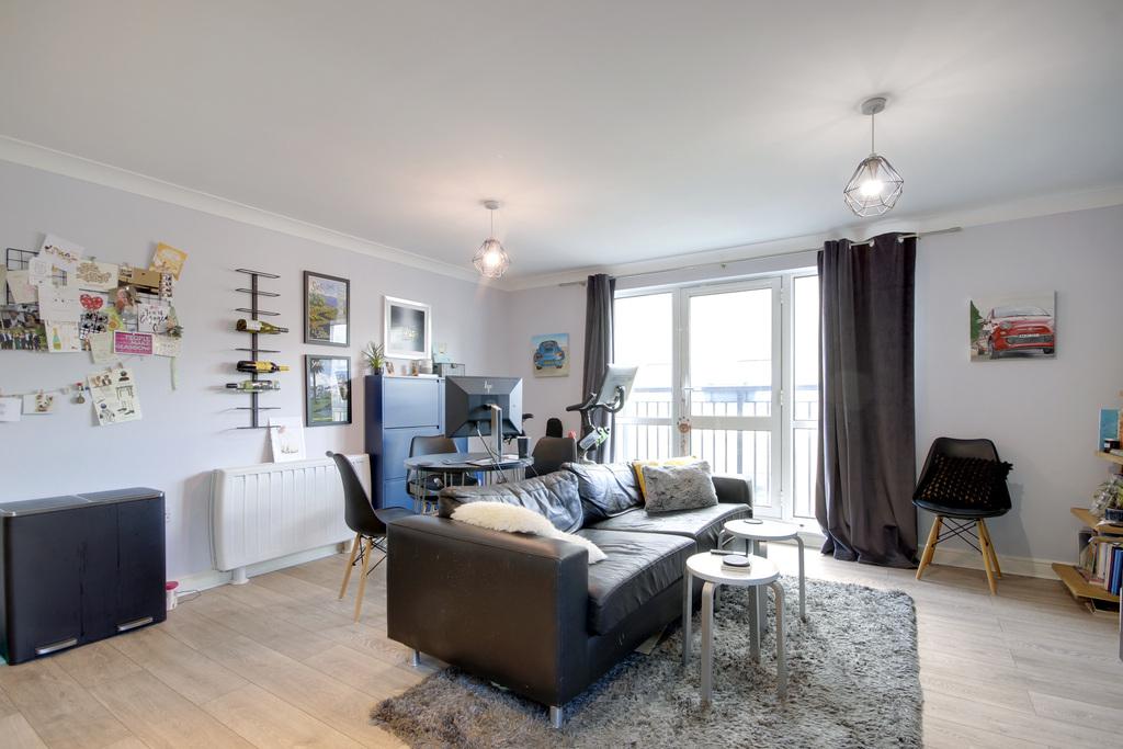 Mercer Court, Stepney Green E1 2 bed flat £400,000