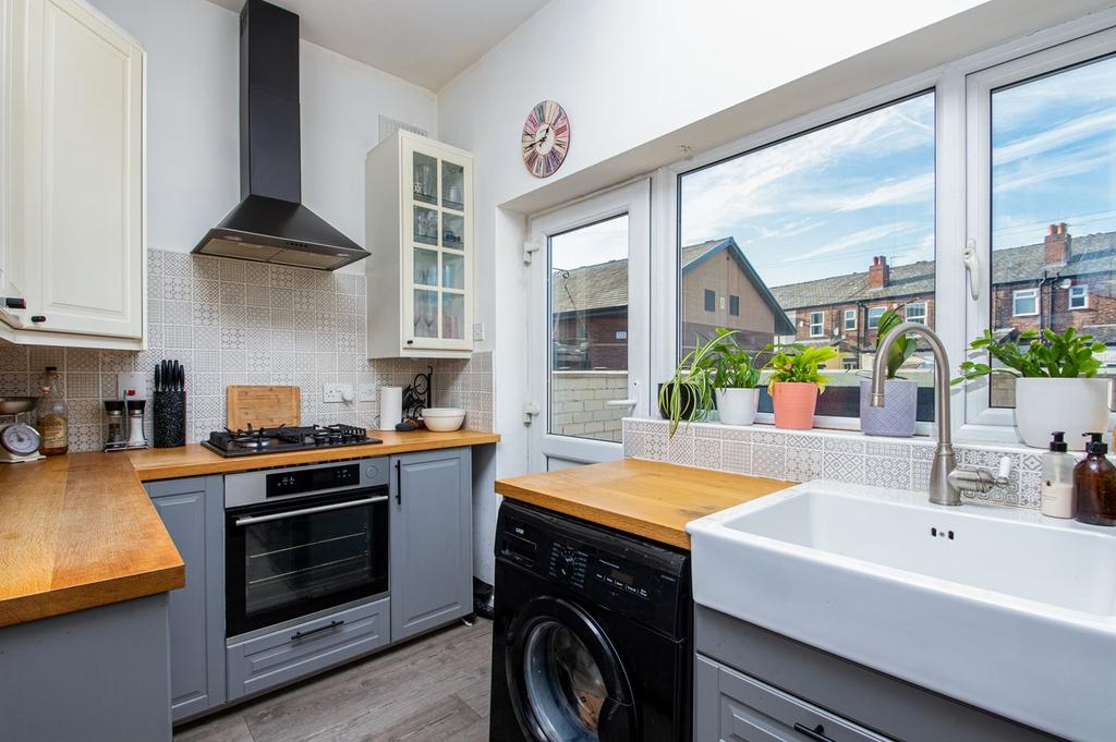 Poplar Grove, Urmston, Manchester, M41 2 bed terraced house £250,000