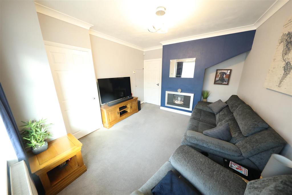 Manor Road, Hull 2 bed terraced house £115,000