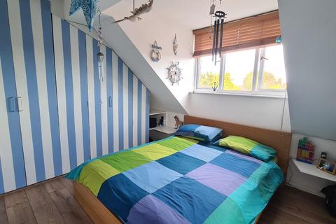 77 Vellum Drive, Carshalton, SM5 2TS