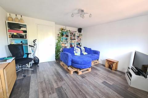 77 Vellum Drive, Carshalton, SM5 2TS