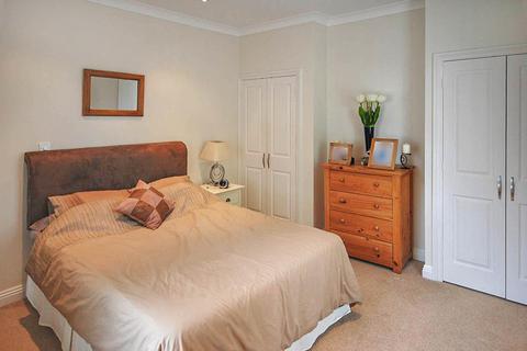 2 bedroom flat for sale - London Place, Cirencester