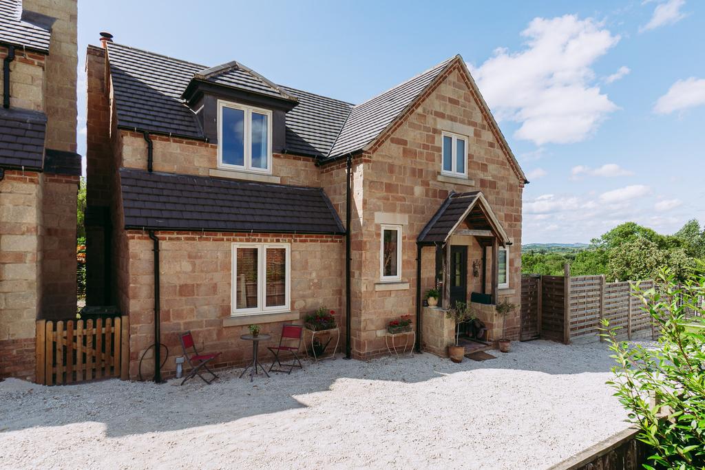 The Crescent, Horsley Woodhouse, DE7 3 bed detached house £475,000