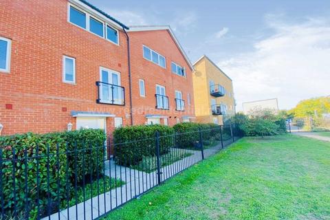 4 bedroom townhouse for sale - Military Close, Shoeburyness