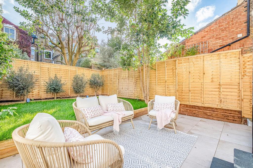 Eckstein Road, London, SW11 3 bed £1,000,000