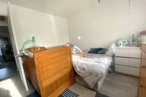 1 bedroom flat to rent, Oakley Close, Grays, Essex, RM20