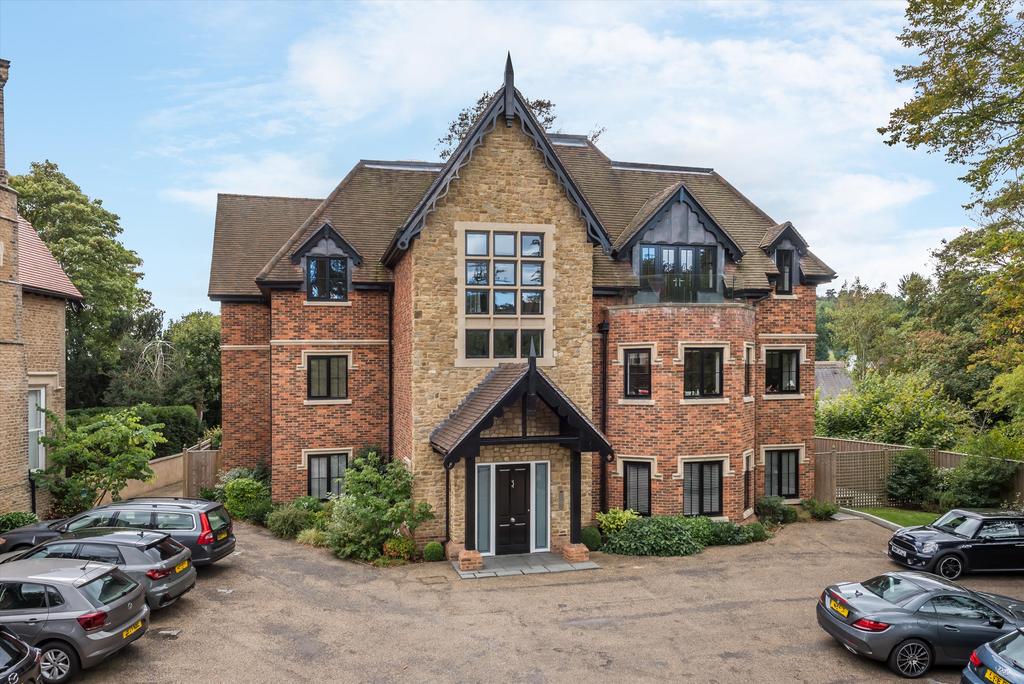 Portsmouth Road, Guildford, Surrey, GU2 2 bed flat for sale £549,999