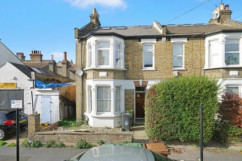 104 Murchison Road, London, E10 6LX
