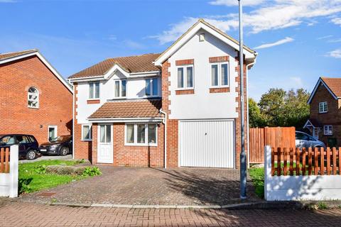 5 bedroom detached house for sale - Carlyle Gardens, Wickford, Essex