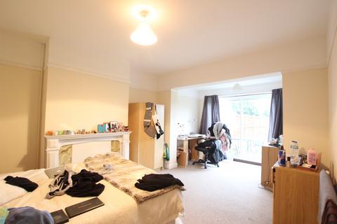 4 bedroom semi-detached house to rent, Available SEPT 2024 - 1  En-suite Room - Oldbury Road