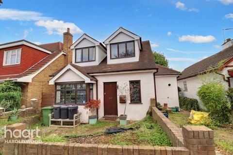 22 Homeway, Romford, RM3 0HD