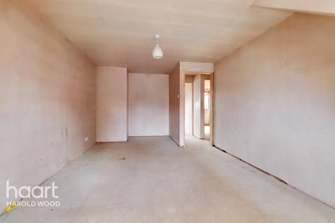 22 Homeway, Romford, RM3 0HD