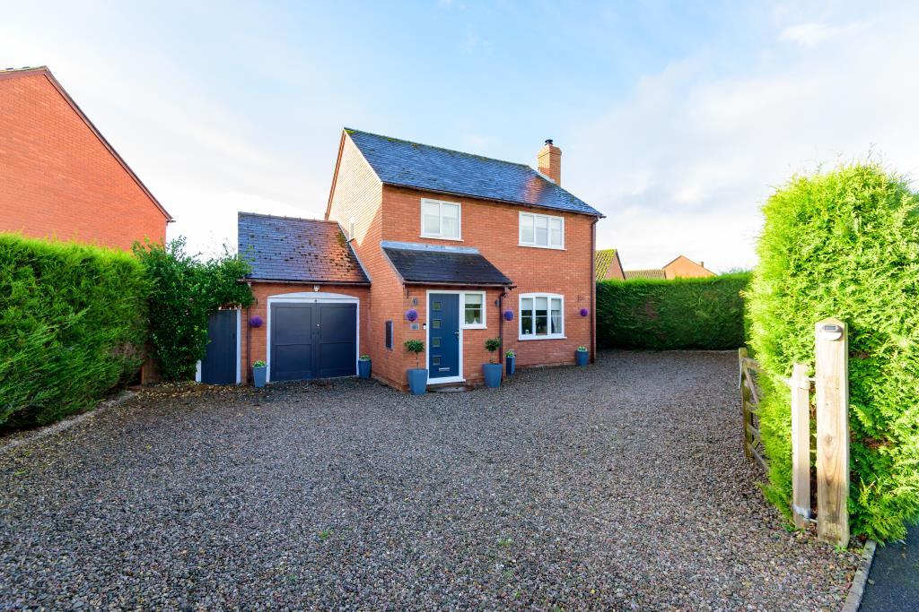 Kington, Herefordshire, HR5 4 bed detached house for sale £350,000