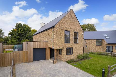 4 bedroom detached house for sale, Lynwood Green, Sandwich Road, Whitfield