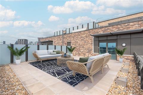 3 bedroom penthouse to rent, Heartwell Avenue, London, E16