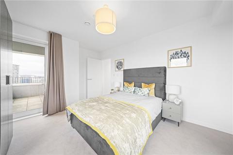 3 bedroom penthouse to rent, Heartwell Avenue, London, E16