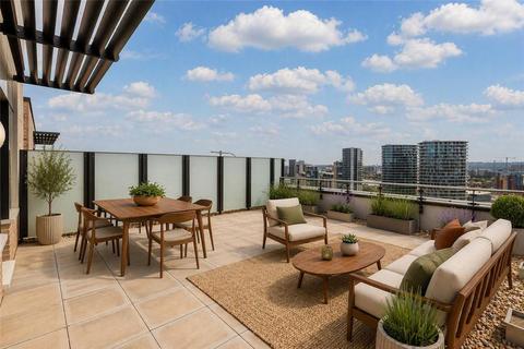 3 bedroom penthouse to rent, Heartwell Avenue, London, E16