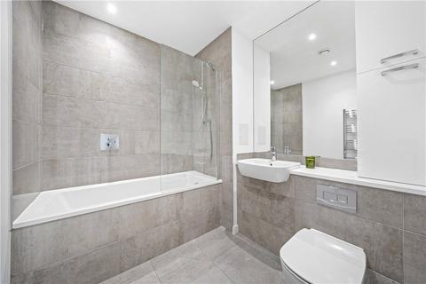 3 bedroom penthouse to rent, Heartwell Avenue, London, E16