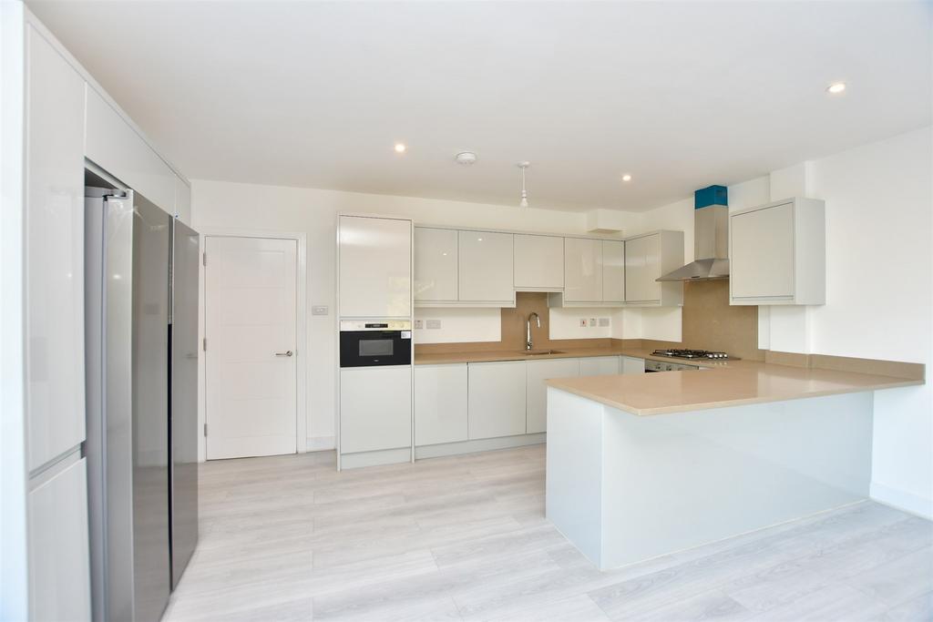 Alamein Avenue, Chatham, Kent 4 bed semidetached house for sale £500,000