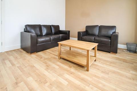 BILLS INCLUDED - Bentley Grove, Meanwood, Leeds, LS6