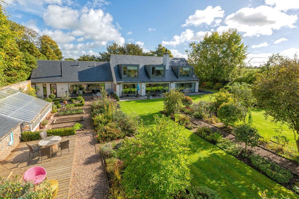 Rear Aspect &amp; Garden