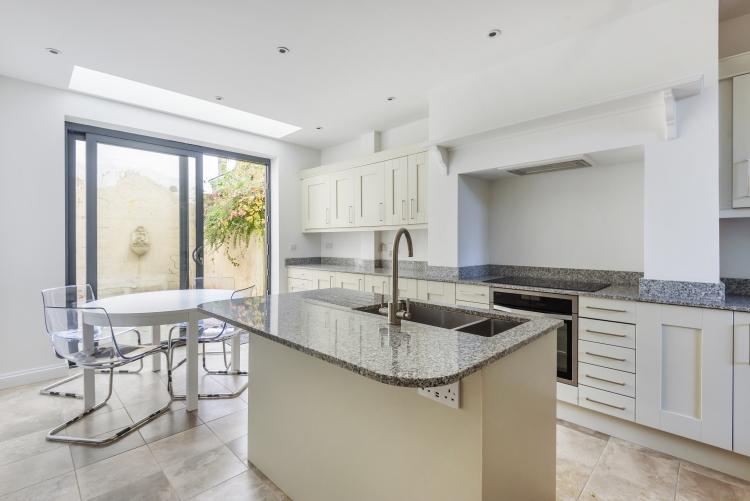 Dartmouth Row Greenwich SE10 4 bed house £3,900 pcm (£900 pw)