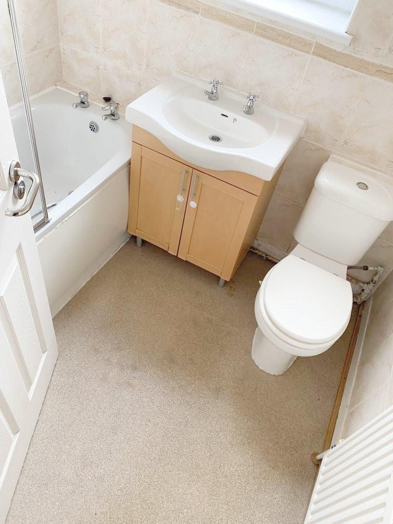 Giffnock Park Avenue, Giffnock 3 bed flat to rent £1,200 pcm (£277 pw)