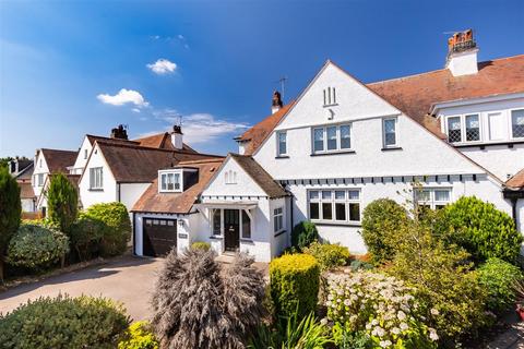 5 bedroom semi-detached house to rent, Bury Road, North Chingford