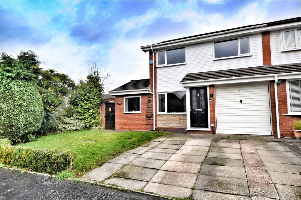 Rossett Drive, Urmston, M41 3 bed semidetached house £325,000