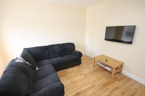 5 bedroom terraced house to rent, Lucas Street, Woodhouse, Leeds, LS6 2JD