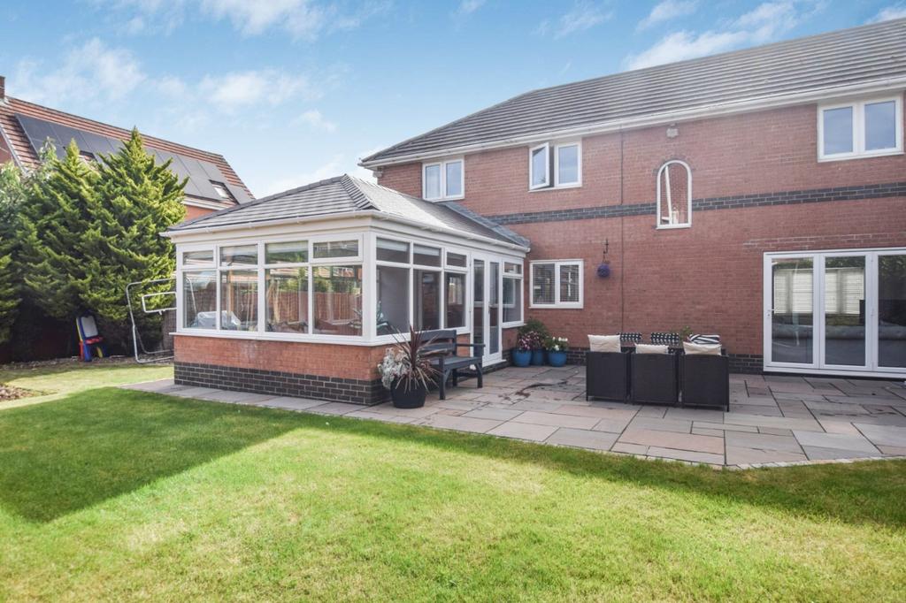 Upton Rocks Avenue, WIDNES 5 bed detached house £560,000