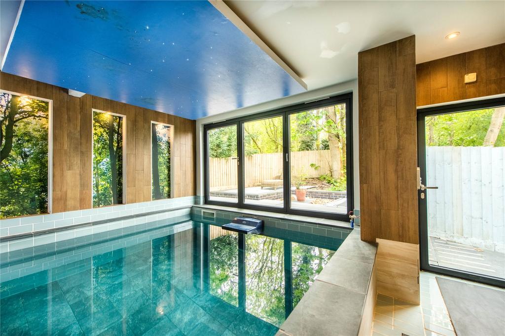 Park Road, Melchbourne, Bedfordshire, MK44 6 bed detached house £