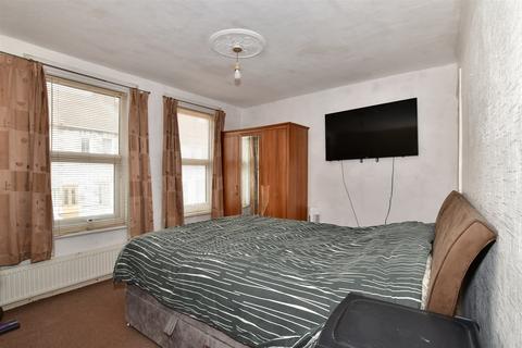 2 Martin Road, Rochester, ME2 3AB