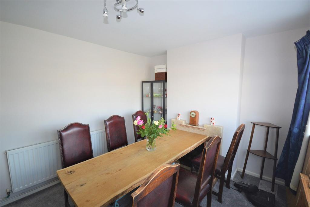 Challis Lane, Braintree, CM7 3 bed semidetached house £375,000