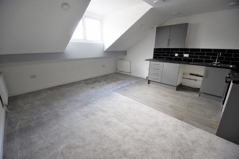 1 bedroom flat to rent, Higher Road, Urmston, M41