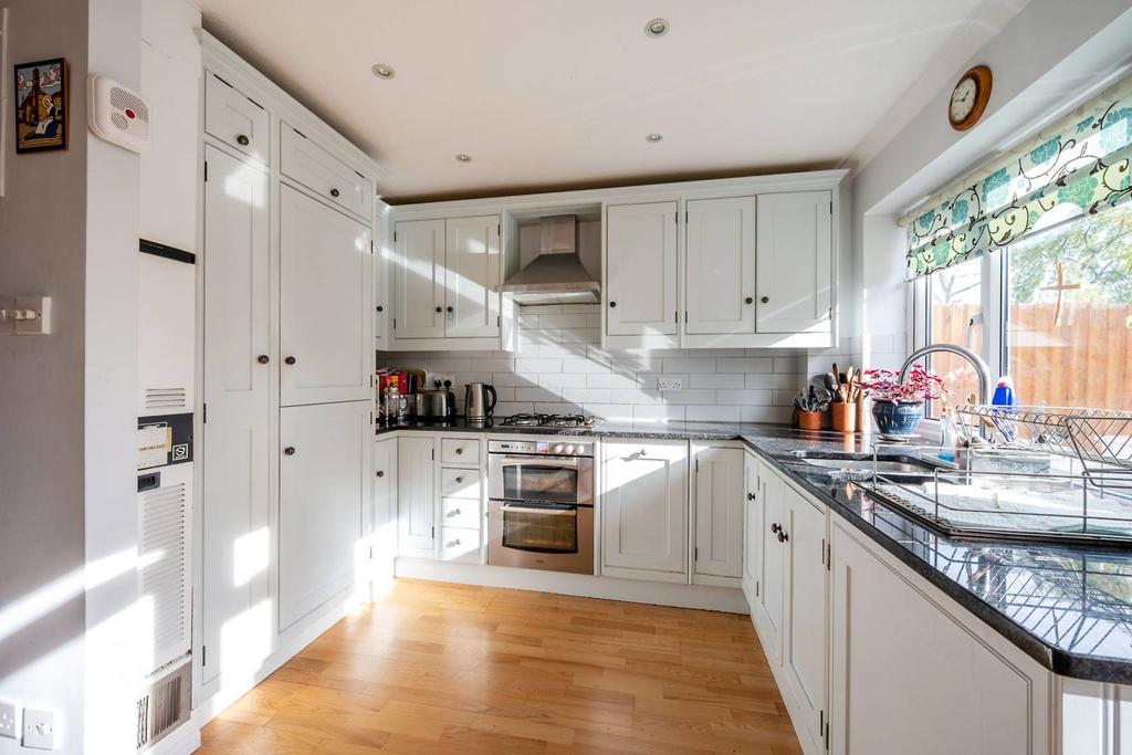 Willmore End, Merton Park, London, SW19 3 bed terraced house for sale £525,000