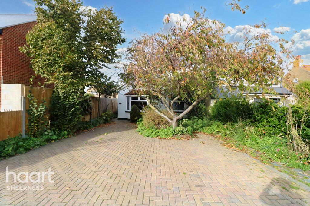 Queenborough Road, Halfway 4 bed detached house for sale £400,000