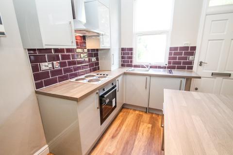 3 bedroom terraced house to rent, BILLS INCLUDED - Talbot Avenue, Burley, Leeds, LS4