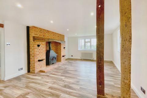4, Kingsmead Cottages Barling Road, Barling Magna, Southend-on-sea, SS3 0NB