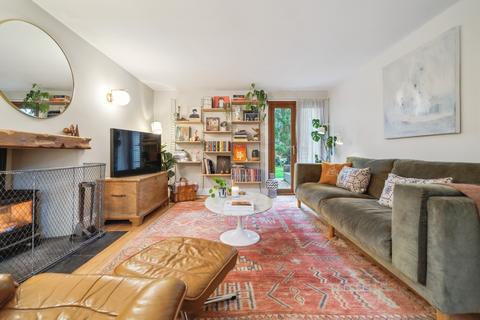 Peony Cottage, 44 Feus, Auchterarder, PH3 1DG